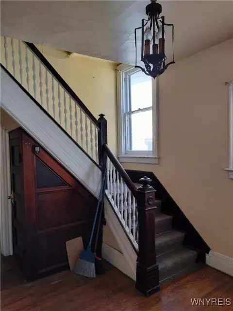 20 Chenango St, Buffalo, NY 14213 photo 5