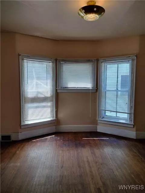 20 Chenango St, Buffalo, NY 14213 photo 9