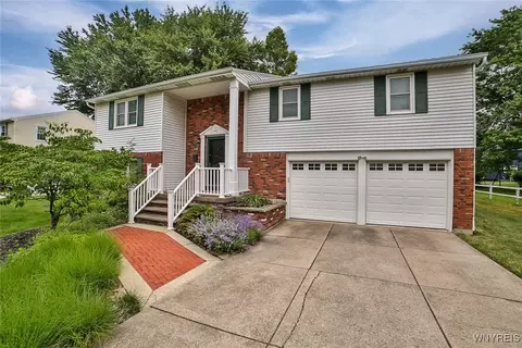 46 Macarthur Dr, Amherst, NY 14221