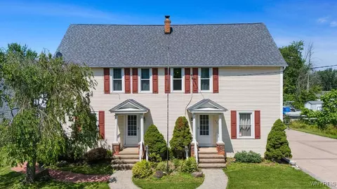 423427 3rd St, Porter, NY 14174