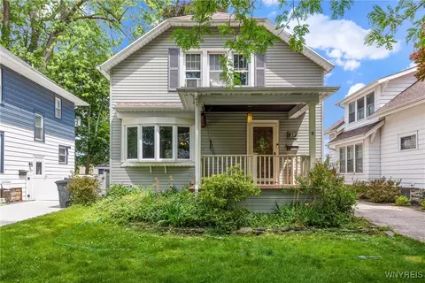 39 Colonial Ave, Lancaster, NY 14086