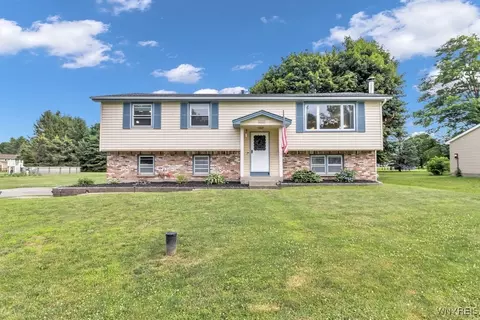12485 N Lawn Ct, Alden, NY 14004