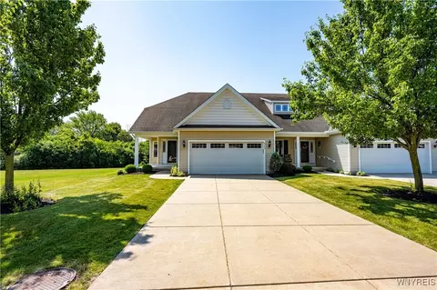 4703 Mosey Ln, Buffalo, NY 14219