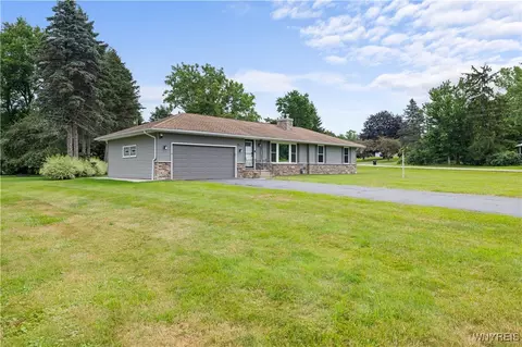 1203 Greenfield Dr, Alden, NY 14004