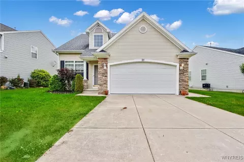 25 Caspian Ct, Amherst, NY 14228