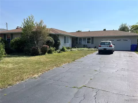 208 Angle Rd, West Seneca, NY 14224
