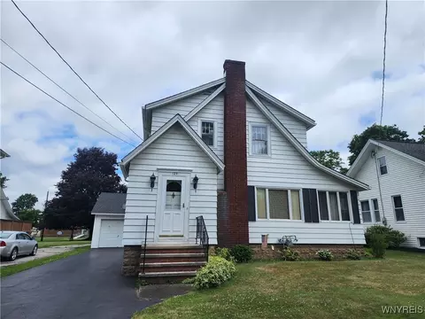 123 Roseland Ave, Ridgeway, NY 14103