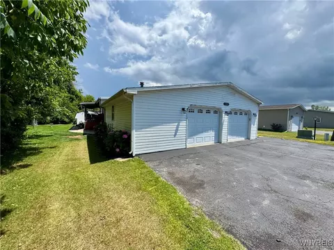 3023 Springview Dr, Newfane, NY 14108 photo 2