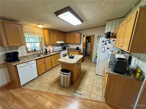 3023 Springview Dr, Newfane, NY 14108 photo 11