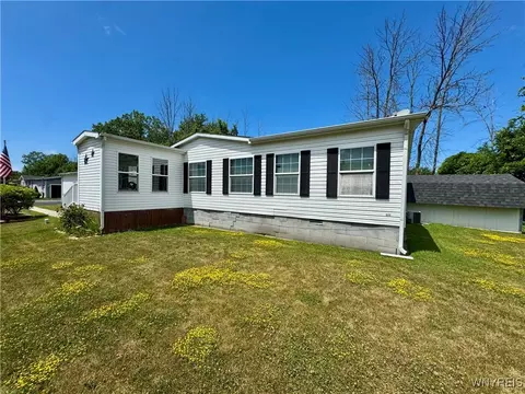 3023 Springview Dr, Newfane, NY 14108 photo 3