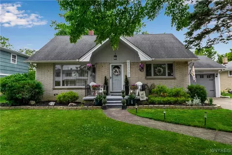 204 French Lea Rd, West Seneca, NY 14224