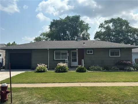 151 Avon Rd, Tonawanda, NY 14150