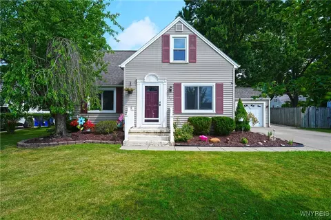 120 Cloverside Ct, West Seneca, NY 14224