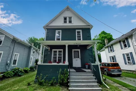 267 Chestnut St, Lockport, NY 14094