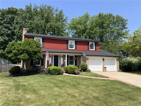 84 Brianwood Dr, West Seneca, NY 14224