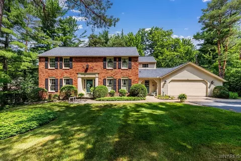 4 Tanglewood Dr E, Orchard Park, NY 14127