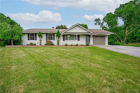 283 Erin Rd, Ridgeway, NY 14103