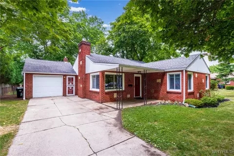 26 Farber Ln, Amherst, NY 14221