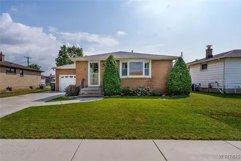 7 Jfk Ln, Depew, NY 14043