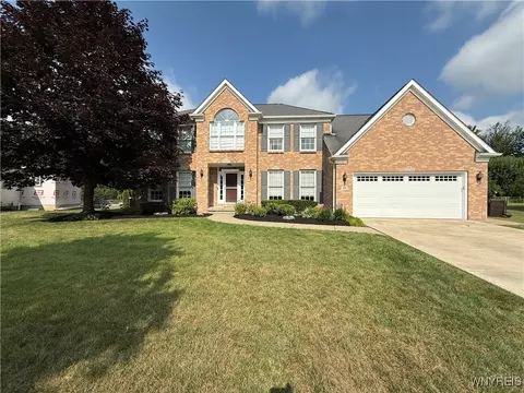 26 Forestglen Cir, Amherst, NY 14221