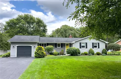6525 Poplar Hill Ln, East Amherst, NY 14051