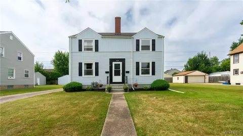 318 W Girard Blvd, Tonawanda, NY 14217