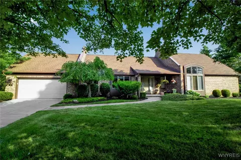 30 Hidden Ridge Cmn Ct, Amherst, NY 14221