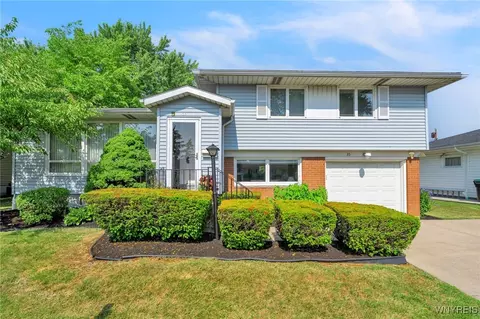 35 Glendale Dr, Tonawanda, NY 14150