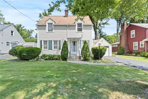9120 Champlain Ave, Niagara Falls, NY 14304