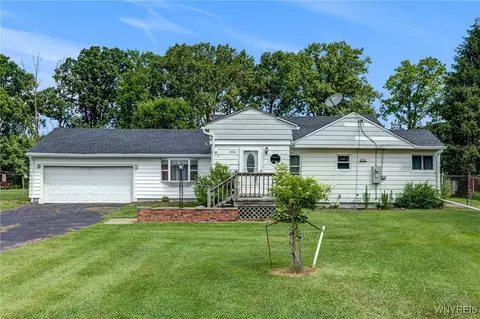 5910 Edgewood Dr, Niagara, NY 14304