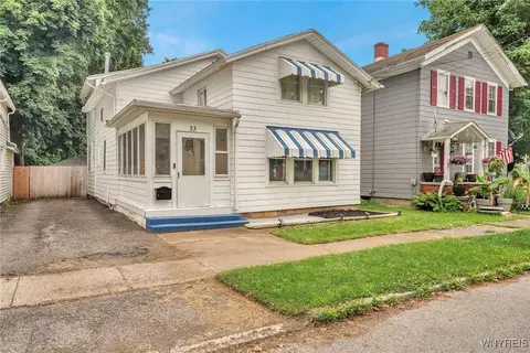 33 Genesee St, Mount Morris, NY 14510