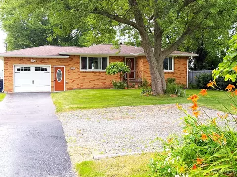 653 S S Colony Rd, Grand Island, NY 14072