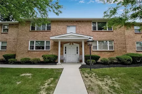 72 Old Lyme Dr #3, Amherst, NY 14221