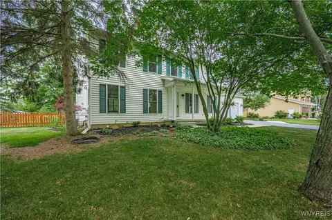 125 Park Lane Cir, Lockport, NY 14094