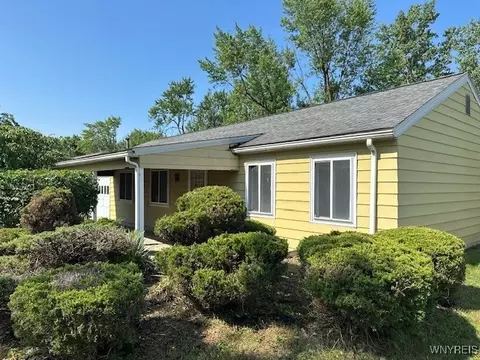 454 Campus Dr, Amherst, NY 14226