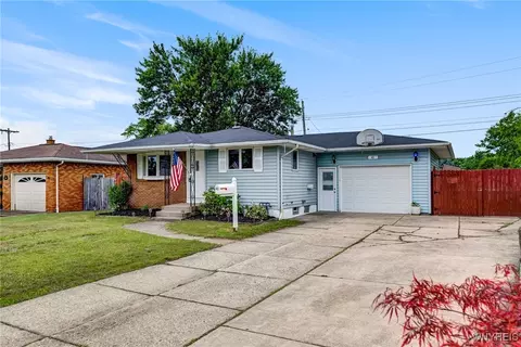 41 Dennis Ln, Cheektowaga, NY 14227