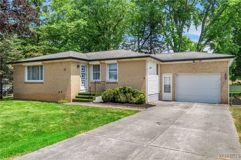 141 Minden Dr, Orchard Park, NY 14127