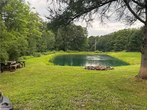 13270 Parker Rd, Holland, NY 14080
