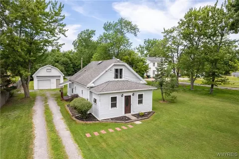 7160 Ward Rd, Wheatfield, NY 14120