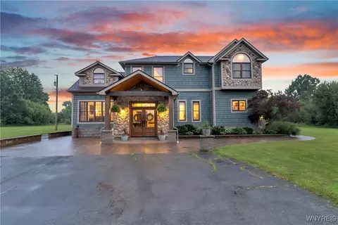 1159 Sturgeon Point Rd, Evans, NY 14047
