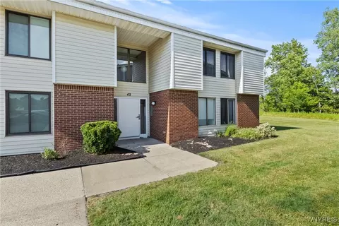 43 Beehunter Ct #D, East Amherst, NY 14051