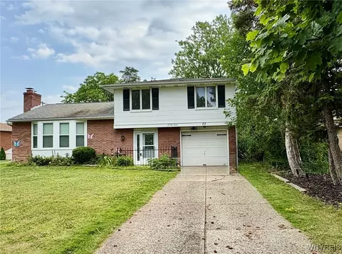 77 Monarch Dr, Amherst, NY 14226