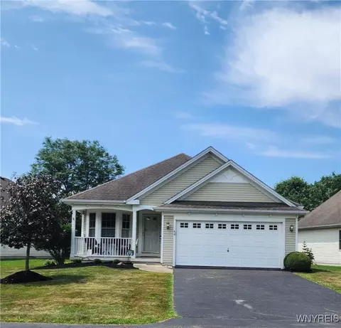 44 French Oaks Ln, East Amherst, NY 14051