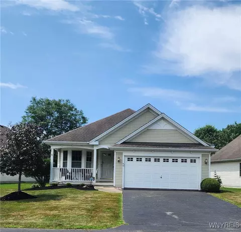 44 French Oaks Ln, East Amherst, NY 14051