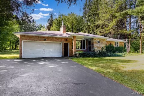 844 Mammot Rd, Darien, NY 14004