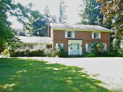 216 Roycroft Cir, Aurora, NY 14052