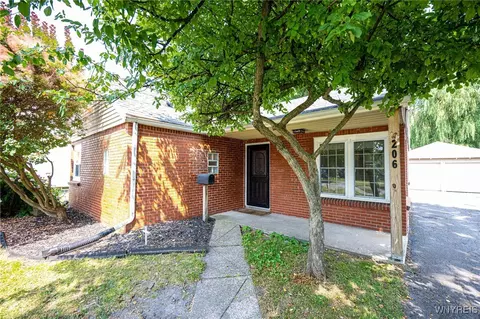206 Aurora St, Lancaster, NY 14086