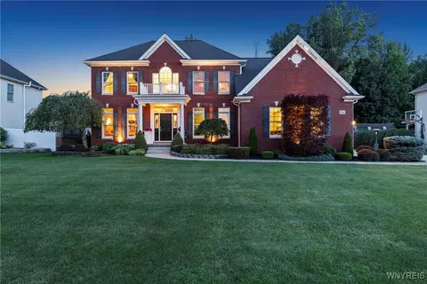 314 Landings Dr, Amherst, NY 14228