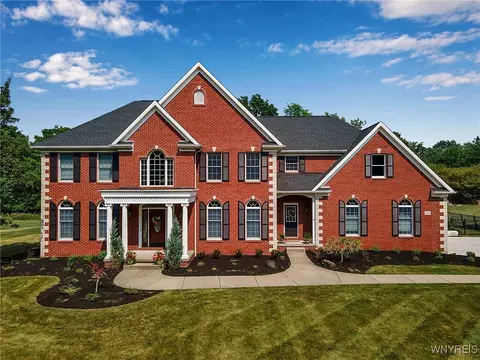 5145 Lexor Ln, Clarence, NY 14031