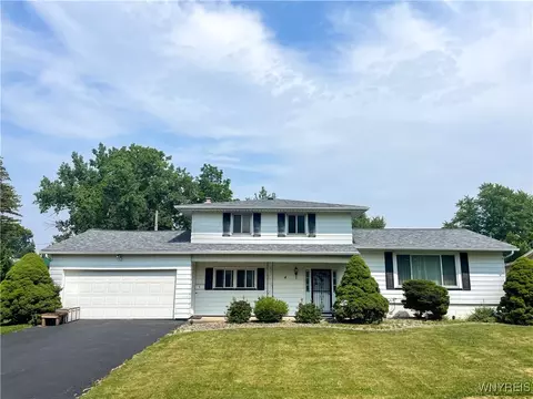 4 Debby Ln, Gates, NY 14606